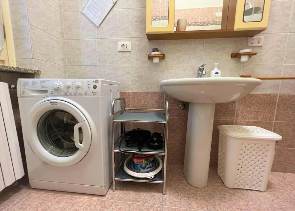 Casa Oltrepo Fresco Centrale Ma Silenzioso Parcheggio Interno Casteggio Esterno foto