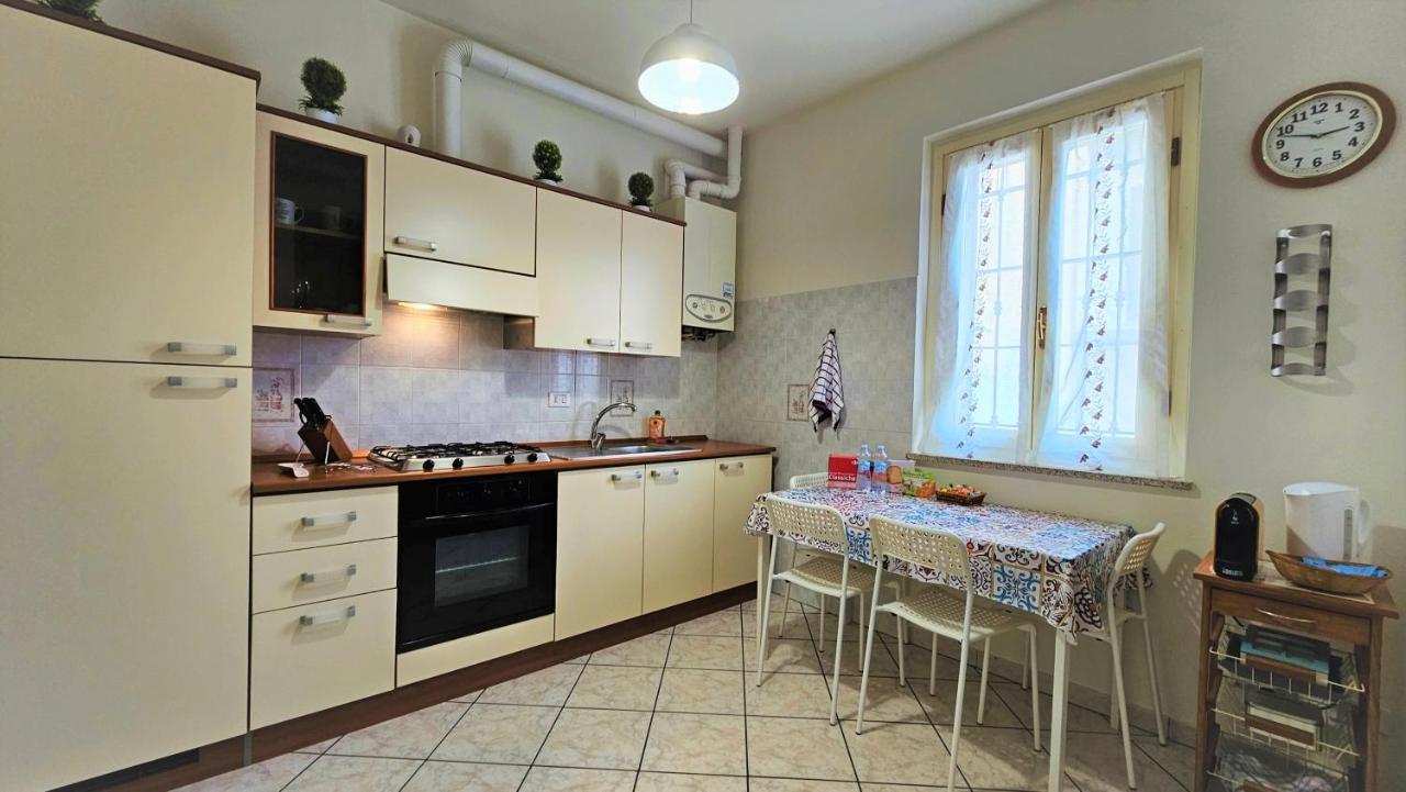 Casa Oltrepo Fresco Centrale Ma Silenzioso Parcheggio Interno Casteggio Esterno foto