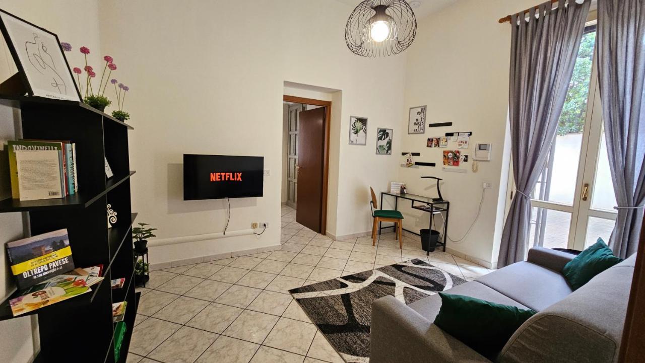 Casa Oltrepo Fresco Centrale Ma Silenzioso Parcheggio Interno Casteggio Esterno foto